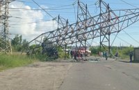 Из-за падения электроопоры в Киеве перекрыли движение на улице Пуховской (обновлено)