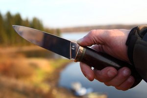 В Донецкой области женщина убила своего мужа, соревнуясь с ним в метании ножа