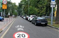 У Києві з'явилася перша дорога суміщеного руху автомобілів і велосипедів з новою розміткою
