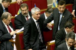 Нунсівець підкуповує виборців медаптечками