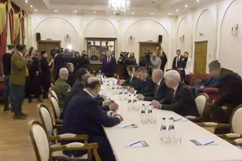 Україна вимагає від РФ повного виведення військ, включно з Кримом і Донбасом, – Арестович