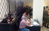 Суд на фоне беспорядков продлил арест подозреваемым в убийстве сотрудника СБУ 