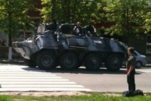 На улицах Днепропетровска появились БТРы
