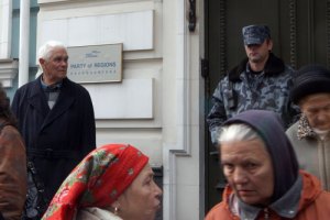 У офиса ПР требуют рассчитаться за участие в митинге Калашникова 