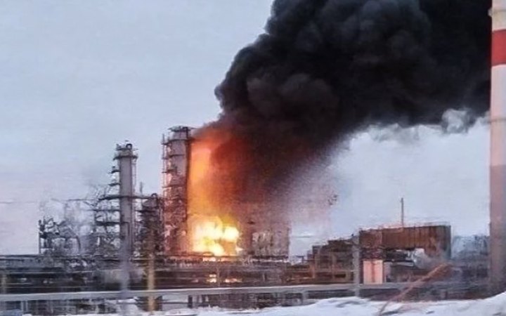 ​Через атаки дронів СБУ російська нафтопереробка впала до майже річного мінімуму, - Bloomberg 