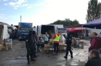 На киевском рынке задержали группу мигрантов, трое из которых оказались с инфекционным заболеванием