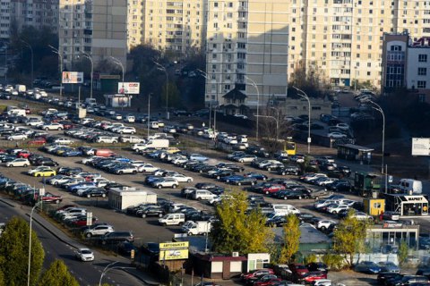 МВС пропонує постійно їздити з ближнім світлом і штрафувати за літні шини в холодну пору року