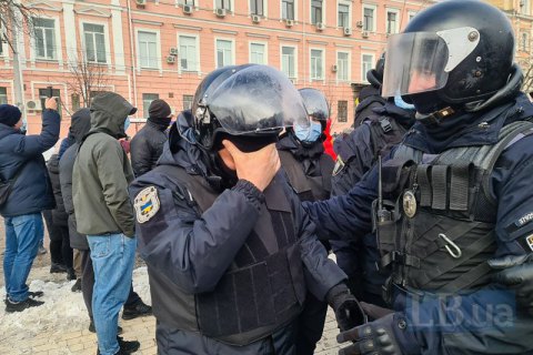 Полиция заявила о двух пострадавших в столкновениях возле Печерского суда