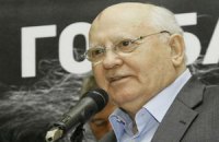 Горбачев перед митингом похвалил "ген свободы" и пояснил, почему надо отменить результаты выборов