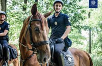 У Києві лісопаркові зони почала патрулювати кавалерія 