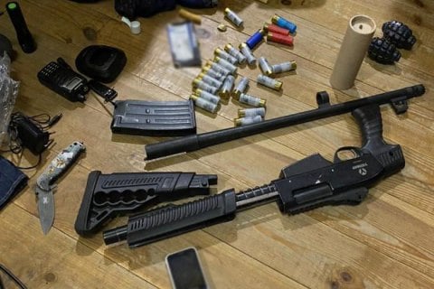 Поліція виявила на базі "бойового крила" "ОПЗЖ" в Києві зброю та вибухівку