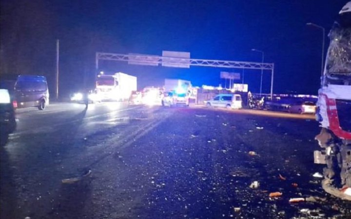 Кількість постраждалих у ДТП біля Львова збільшилося до 36, серед них - діти