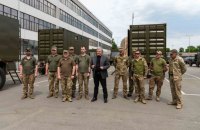 Порошенко передав техніку морпіхам та бійцям президентської бригади, які воюють на Сході