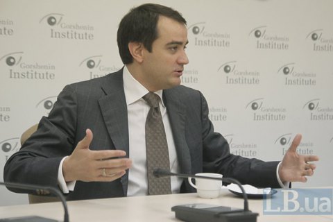Президент ФФУ уверен, что проводить футбольные матчи в Мариуполе вполне безопасно 