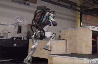 У Boston Dynamics навчили свого робота паркуру