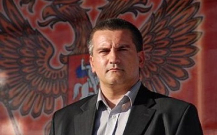 Аксьонов хоче позбавляти громадянства тих, хто не встає під час гімну Росії
