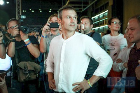 Вакарчук сообщил о разводе с женой