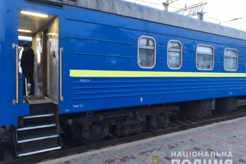 Біля Запоріжжя з рейок зійшли вантажні вагони, потяги затримуються
