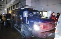 "Беркутовцев" Тамтуру и Маринченко увезли из-под суда на броневике