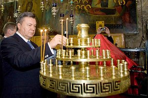 С Януковичем за окончание 2011 года помолился весь бомонд 