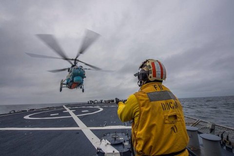 Авиация украинских ВМС и военный корабль США провели тренировки в Черном море