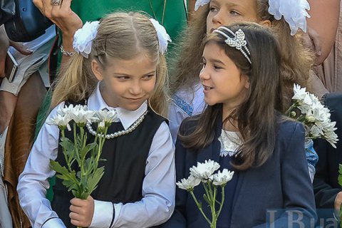 Цього року до школи підуть майже вдвічі більше першокласників, ніж одинадцятикласників