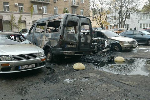 В Одессе подожгли 18 автомобилей в трех местах
