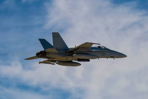 США объявили погибшими пятерых военных, пропавших при крушении самолета вблизи Японии