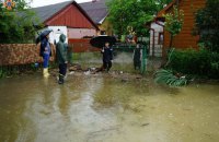 На Прикарпатті все ще підтоплені внаслідок негоди понад 400 дворогосподарств, - ДСНС