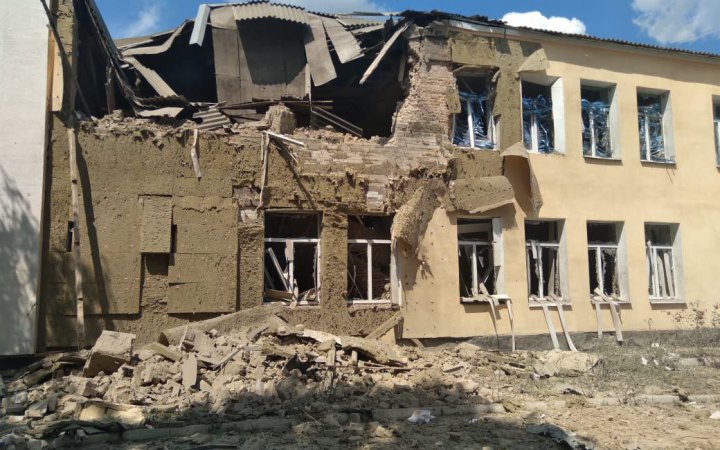Окупанти обстріляли школу на Сумщині