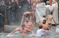Политики отметились на Крещение