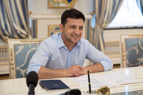 Зеленский хочет провести опрос украинцев по поводу переговоров с Россией 