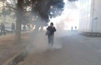 Мешканці Херсона знову вийшли на мирний мітинг, до них застосували сльозогінний газ