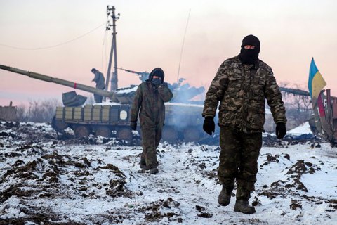 На Донбассе погиб украинский военный, 10 бойцов - ранены