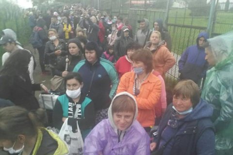 На пункті пропуску Шегині утворилися великі черги на вихід з України