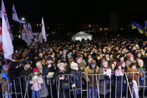 Полиция задержала шесть человек, бросавших дымовые шашки на митинге Тимошенко в Белой Церкви