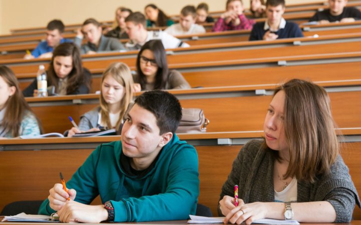 Шмигаль розповів, які саме студенти-контрактники старших курсів університетів і ПТУ зможуть перейти на бюджетну форму навчання