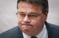 ЄС до кінця місяця прийме рішення про призупинення санкцій проти Білорусі
