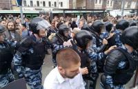 У Петербурзі заарештували чоловіка за удар кулаком по бронежилету під час антикорупційного мітингу