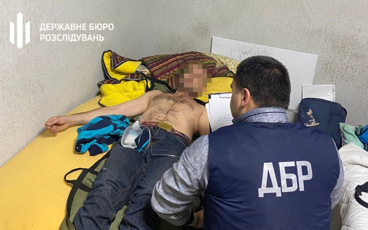 На Львівщині затримали двох працівників ТЦК, які били, морили голодом і незаконно утримували чоловіка декілька днів
