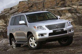 Возле Харьковской обладминистрации угнали Lexus