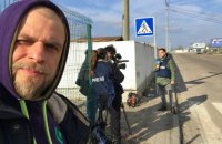 «Вітер перегортає сторінки розкиданих від вибуху підручників»: українські документаліст(к)и про досвід фільмування війни