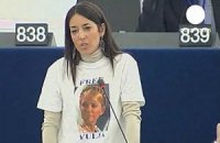 Евродепутат в футболке с Тимошенко требовала ее освобождения
