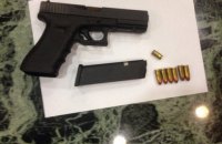 В помещении художественной галереи в Киеве обнаружили труп мужчины и оружие