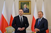 Навроцький і Туск посперечалися через присвоєння офіцерських звань