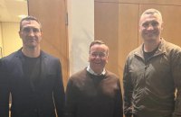 Кличко зустрівся з міністром оборони Німеччини   