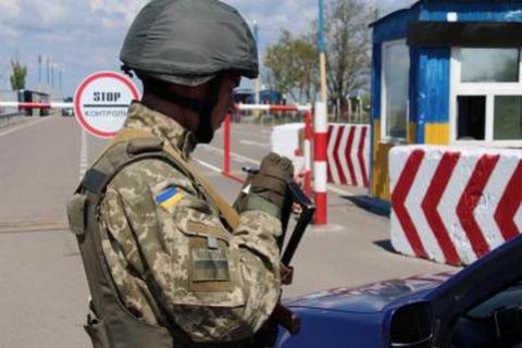 На границе с Крымом полноценно работает лишь один пункт пропуска