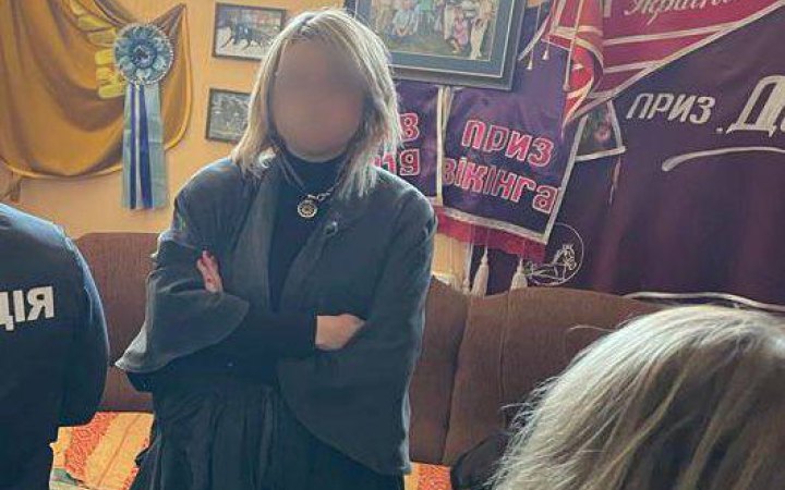 Заступниця директора столичного Іподрому вимагала хабар за надання в оренду приміщень для зберігання гуманітарки, – прокуратура