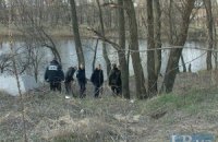 Возле озера в Деснянском районе Киева нашли повешенного мужчину