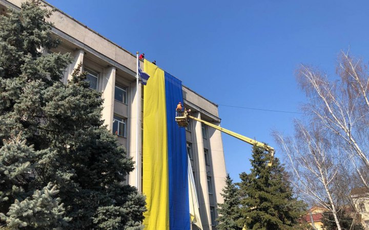 Россияне захватили здание Херсонского городского совета, отобрали ключи и сменили охрану